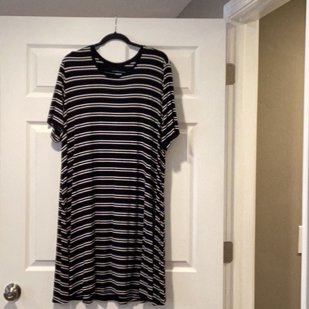 dip Black and White Raglan Midi Dress